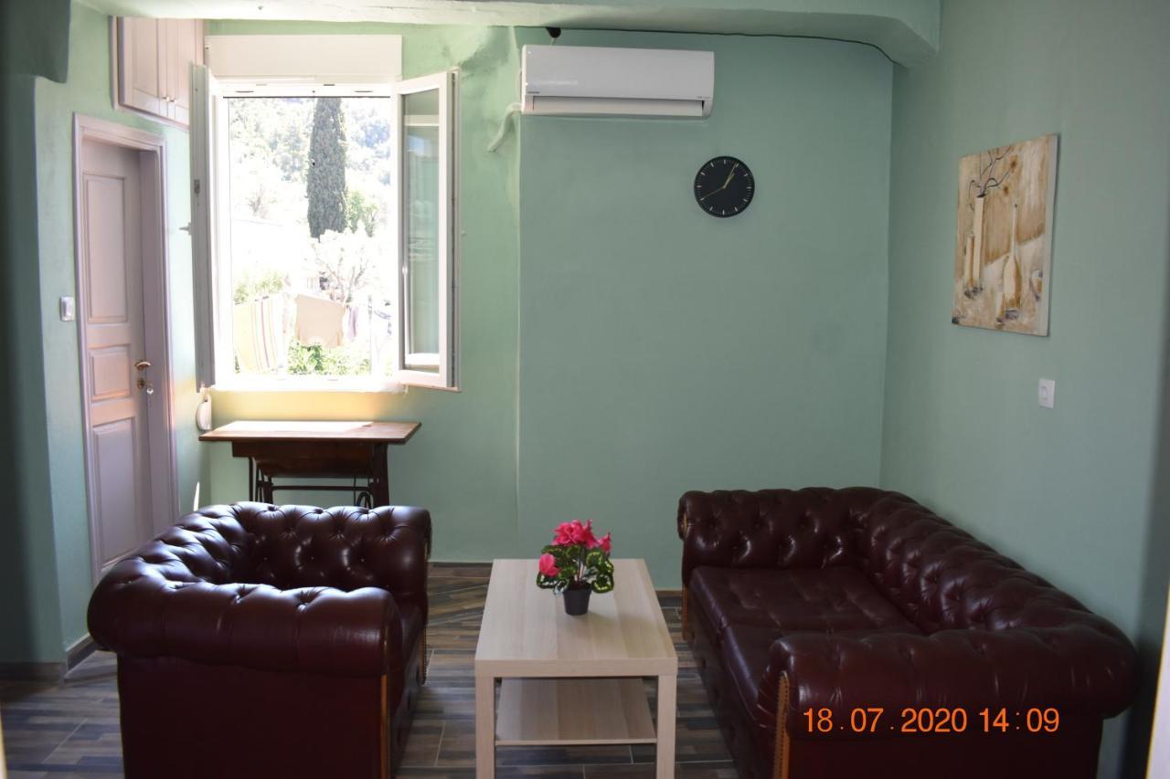 The Central House! Raches  외부 사진